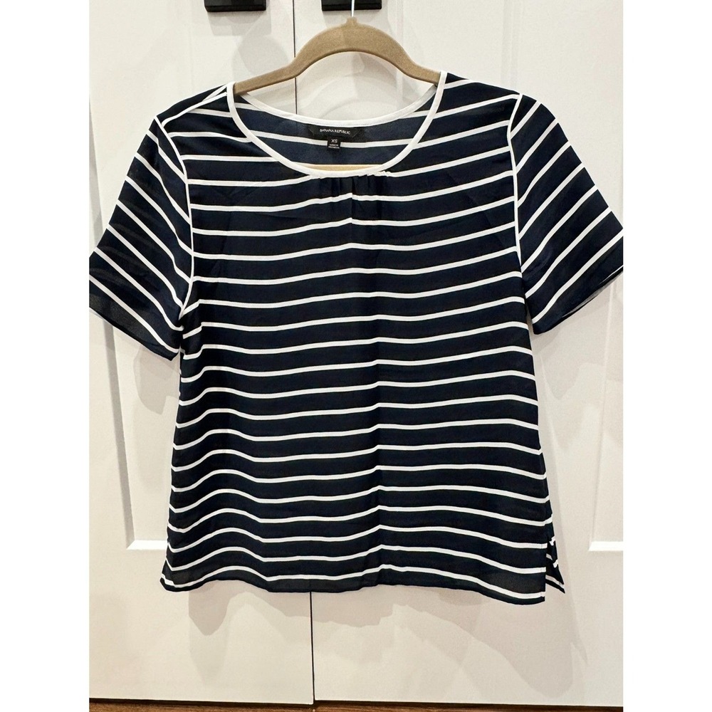 Banana Republic Piped Crew-‎ Neck Blouse XS